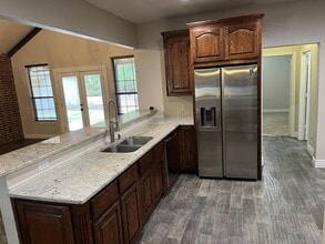 101 Oakwood Dr in Weatherford, TX - Building Photo - Building Photo