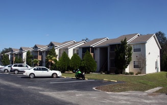 Glen Oaks Apartments in Spring Hill, FL - Building Photo
