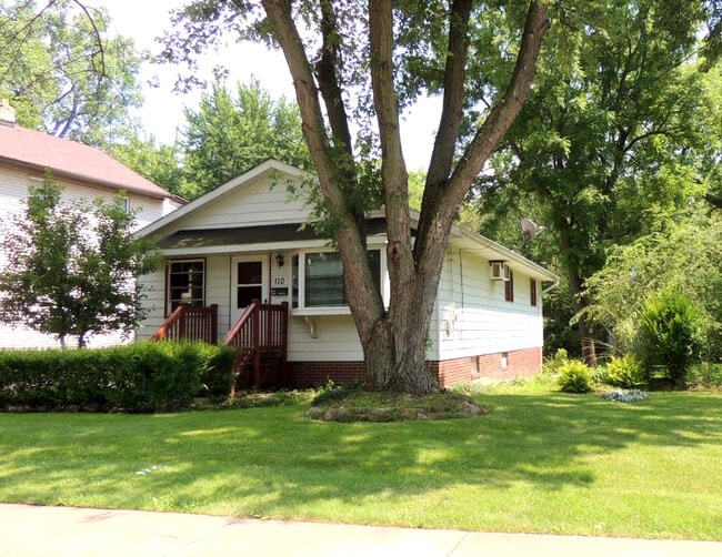 110 Greencroft Rd in Bedford, OH - Building Photo - Building Photo