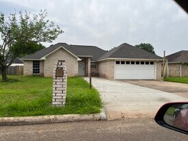 12 Lacey Dr in Hooks, TX - Building Photo