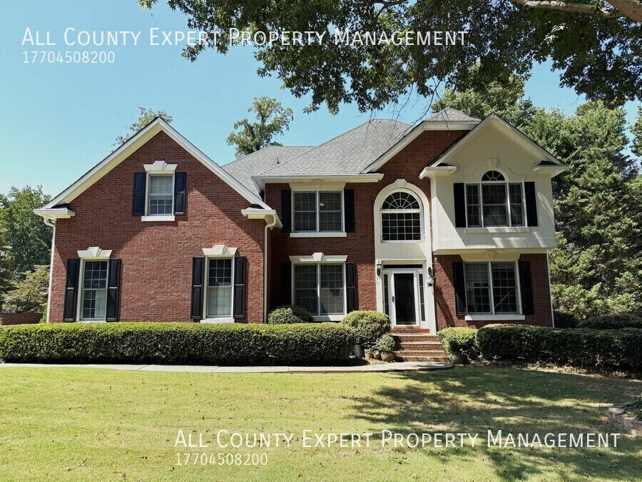 4402 Fairecroft Terrace in Suwanee, GA - Building Photo