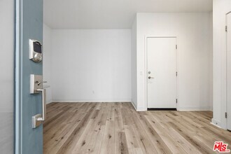 9942 Artesia Blvd in Bellflower, CA - Building Photo - Building Photo