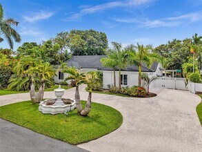 413 Tamarind Dr in Hallandale Beach, FL - Building Photo - Building Photo