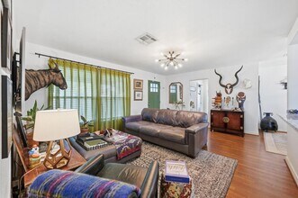 3826 Lenel Dr in Dallas, TX - Building Photo - Building Photo