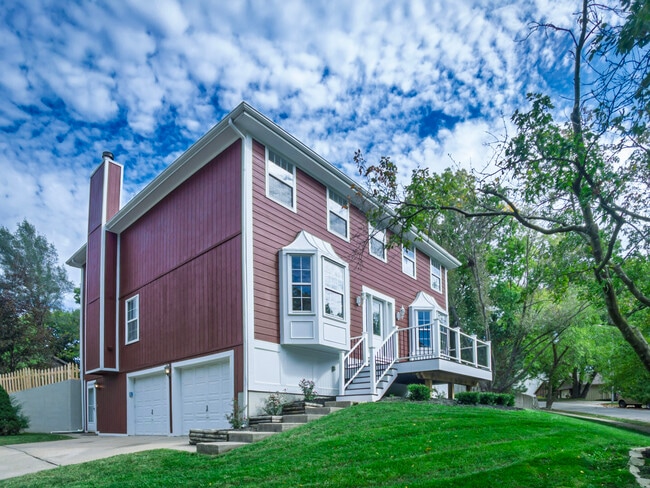 5421 NW Walden Dr in Kansas City, MO - Building Photo - Building Photo