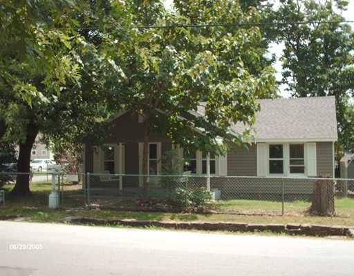 1402 S Washington Ave in Fayetteville, AR - Building Photo