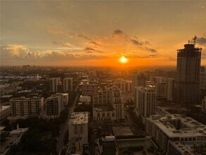 700 NE 24th St, Unit 3304 in Miami, FL - Building Photo - Building Photo