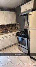 609 King Philip St, Unit 2 in Fall River, MA - Building Photo - Building Photo