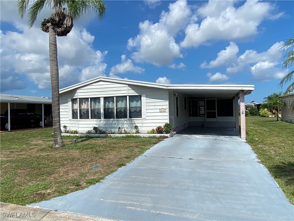 26380 New Orleans Dr in Bonita Springs, FL - Building Photo