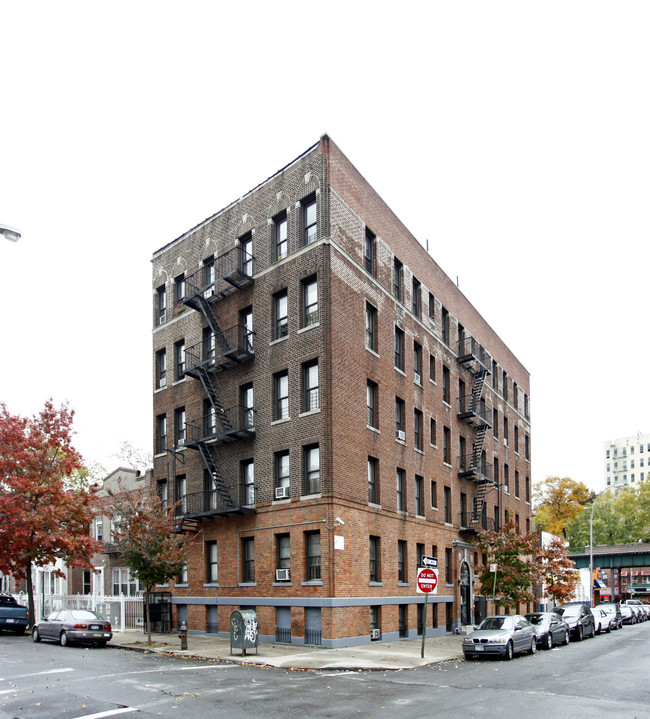 12 E Clifford Pl in Bronx, NY - Foto de edificio - Building Photo