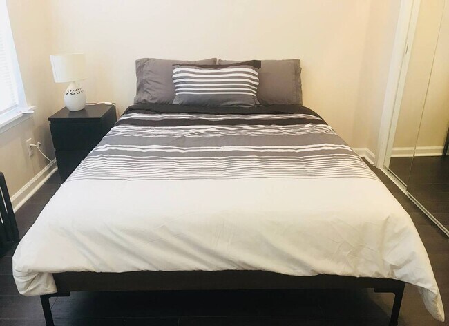 1835 Sigel St photo'