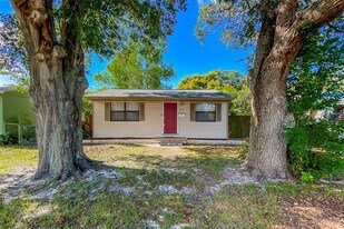 6221 5th Ave S in St. Petersburg, FL - Building Photo