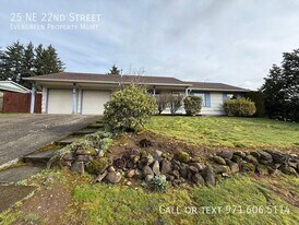 25 NE 22nd St in Gresham, OR - Building Photo