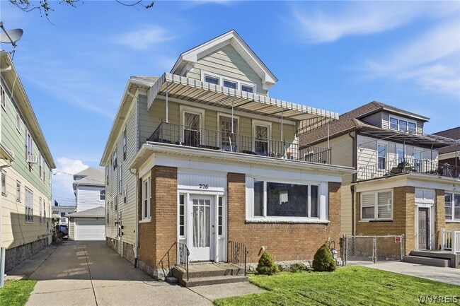 226 Tacoma Ave in Buffalo, NY - Building Photo - Building Photo