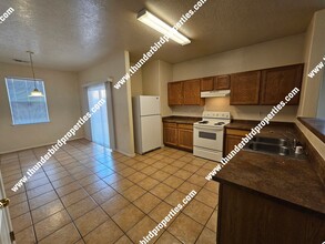 9301 Lower Meadow Ave SW in Albuquerque, NM - Building Photo - Building Photo