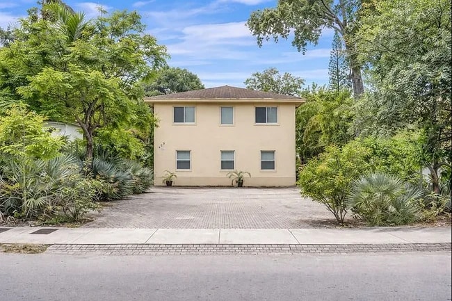 property at 420 SE 18th Ct