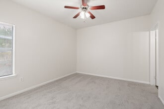 River Oaks Villas Apartments in San Marcos, TX - Foto de edificio - Interior Photo