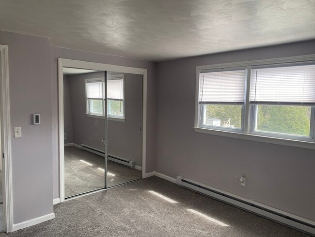 58 Ashcraft Rd, Unit 1 in New London, CT - Foto de edificio - Building Photo