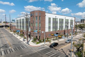 St Mary's & Elmira Flats in San Antonio, TX - Foto de edificio - Building Photo