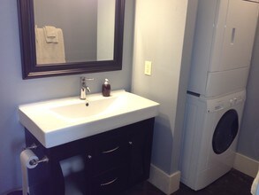 2206 Avenue G, Unit 2 in Bay City, TX - Foto de edificio - Building Photo