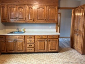 54 Elm St in Enfield, CT - Building Photo - Building Photo