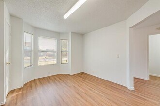 9711 Brierwyck Dr in Dallas, TX - Building Photo - Building Photo