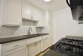10745 Hortense St, Unit 02 in Los Angeles, CA - Building Photo - Building Photo