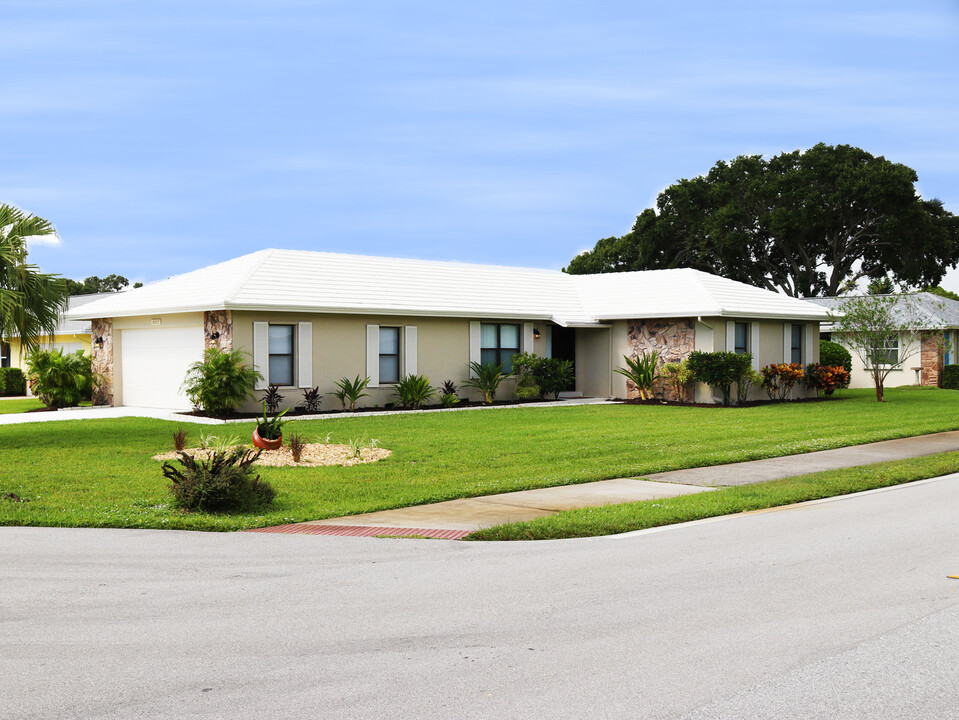 18302 SE Eagle Ln in Jupiter, FL - Building Photo