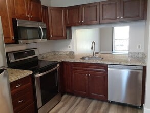 1248 S Military Trail in Deerfield Beach, FL - Building Photo - Building Photo