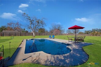 203 Bella Vista Cir in Kyle, TX - Foto de edificio - Building Photo