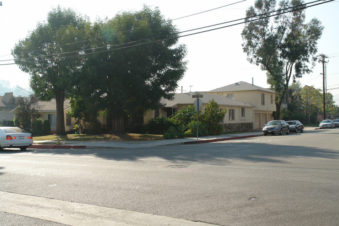 1001 S Adams St in Glendale, CA - Building Photo