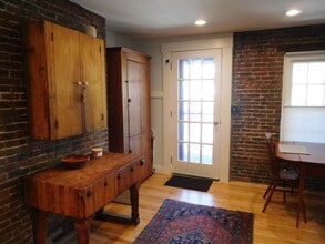 125 West Merrimack St, Unit 5 in Manchester, NH - Foto de edificio - Building Photo