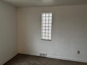 2015 Fairlawn St in Pittsburgh, PA - Building Photo - Building Photo