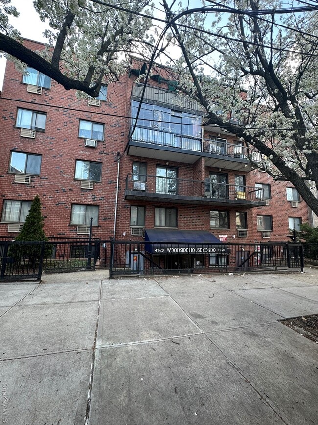41-28 71st St in Queens, NY - Building Photo - Building Photo