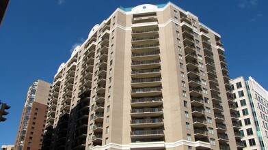 Richmond Square in Arlington, VA - Foto de edificio - Building Photo