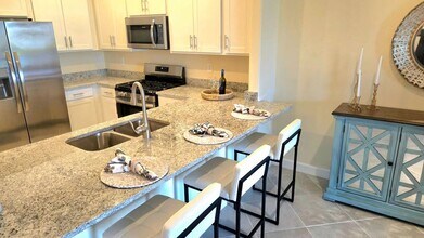 15035 Sunny Day Dr in Bradenton, FL - Foto de edificio - Building Photo