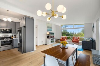 14009 SE 37th Pl in Bellevue, WA - Building Photo - Building Photo