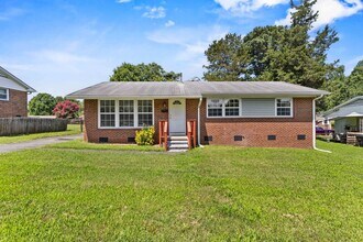 533 Hemingway St in Winston-Salem, NC - Building Photo - Building Photo
