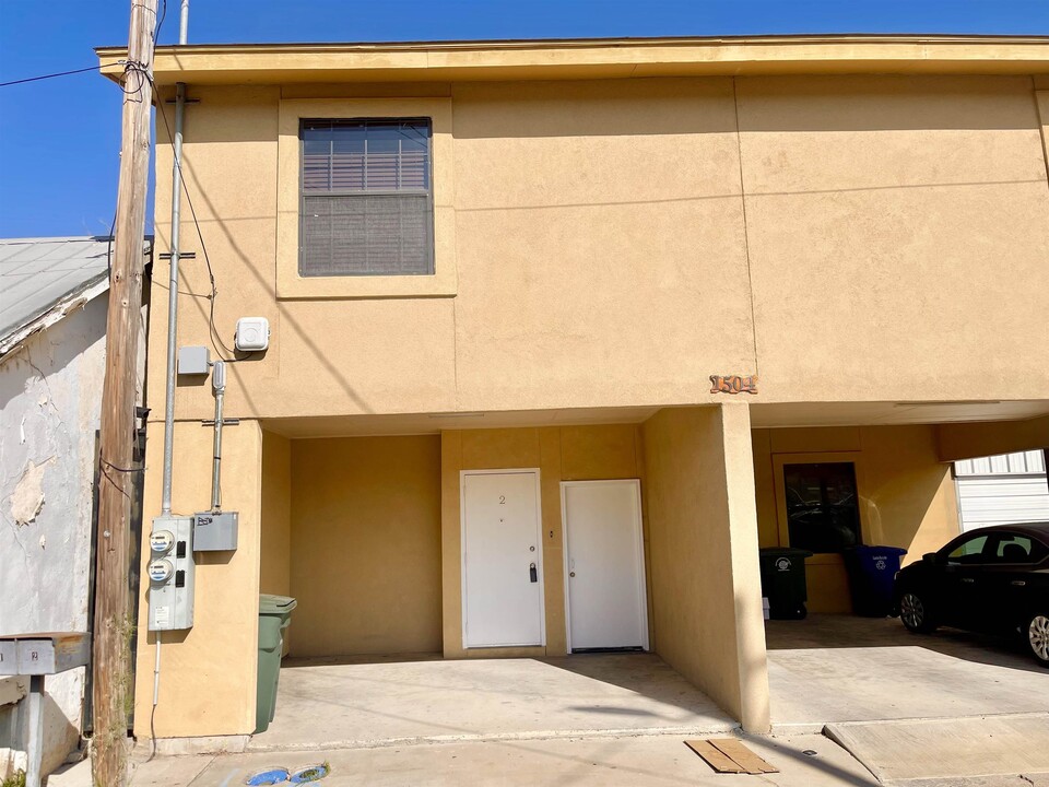 1504 Iturbide St in Laredo, TX - Building Photo