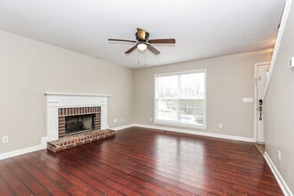 2800 Overton Dr in Thompson's Station, TN - Foto de edificio - Building Photo