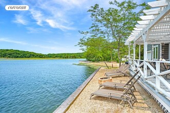 286 Towd Point Rd in Southampton, NY - Building Photo - Building Photo