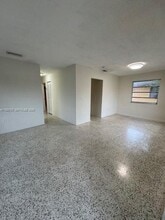 270 NW 44th Ave in Miami, FL - Foto de edificio - Building Photo