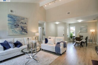4542 Amiens Ave in Fremont, CA - Building Photo - Building Photo