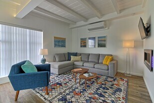 1072 S Seaward Ave in Ventura, CA - Building Photo