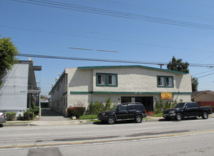 Westfield Manor in Torrance, CA - Building Photo - Building Photo