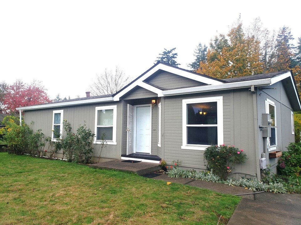 12146 SE Rhone St in Portland, OR - Building Photo