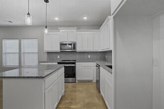 412 W Monterey St in Denison, TX - Building Photo - Building Photo