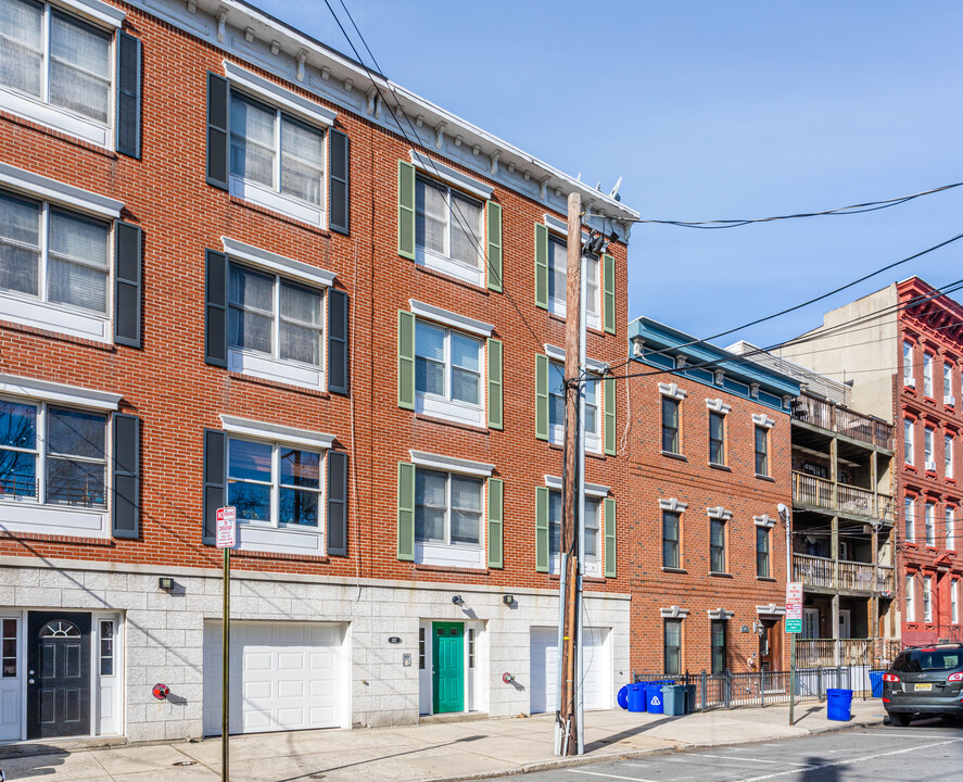 112 Adams St in Hoboken, NJ - Building Photo