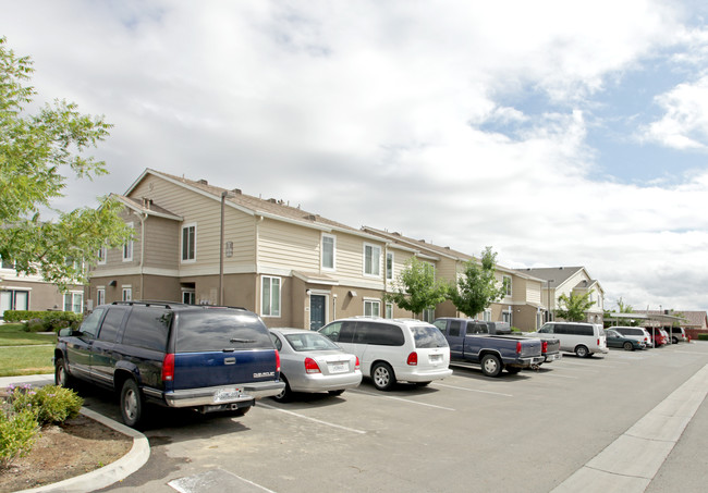 Lozano Vista Apartments in Mendota, CA - Foto de edificio - Building Photo