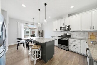 4462 Monroe Ct in Naperville, IL - Building Photo - Building Photo